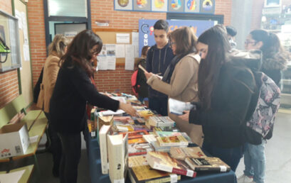 La Biblioteca sale al patio